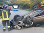 FOTO. Incidente stradale tra due auto a Varese, macchina ribaltata in via Gaggio