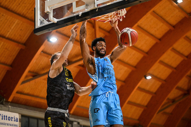 Varese, sotto canestro arriva Renfro. Sarà lui il titolare