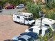 Sanremo, camper e roulotte occupano un parcheggio in via Flesia: residenti esasperati tra barbecue, rumori e timori per la sicurezza