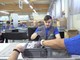 Vita in carcere, a Torino lavoro vuol dire futuro: i detenuti e la manutenzione dei modem [VIDEO]