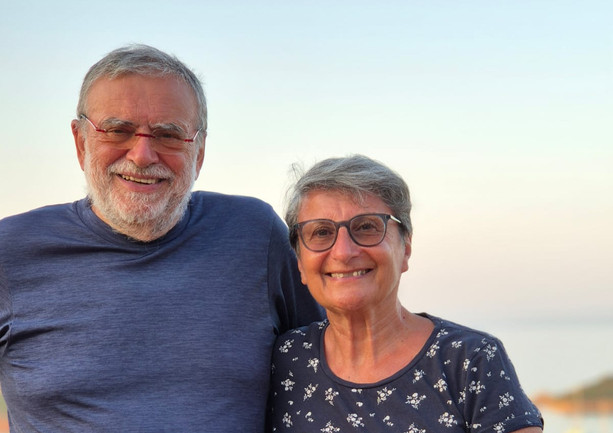 A Leggiuno gli chef Maurizio e Maria Luisa Gottardi invitano i clienti a casa e mangiano con loro: «Cuciniamo insieme e condividiamo la tavola, come una cena in famiglia»