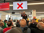 Ex Ilva, Palombo: "Dormiamo in aeroporto, avanti a oltranza finché non arriva una comunicazione" Ex Ilva, Palombo: "Dormiamo in aeroporto, avanti a oltranza finché non arriva una comunicazione"