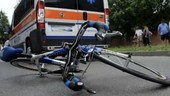 Cade dalla bici sulla Sp1 a Calcinate: 61enne in gravissime condizioni