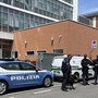 Controlli anti droga davanti alle scuole, in azione il cane poliziotto &quot;Zorro&quot;