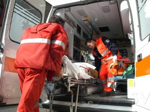 Vettura contro monopattino e scontro auto-moto: due feriti gravi
