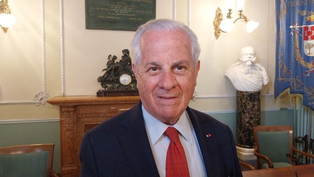 Scajola presenta la “lista dei sindaci”: quattro quote rosa e dieci candidati per la Provincia al voto del 18 dicembre Scajola presenta la “lista dei sindaci”: quattro quote rosa e dieci candidati per la Provincia al voto del 18 dicembre