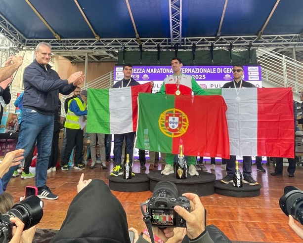 Elezioni comunali, Piciocchi premia i vincitori della Mezza Maratona: “Un successo che conferma l’importanza dello sport a Genova”
