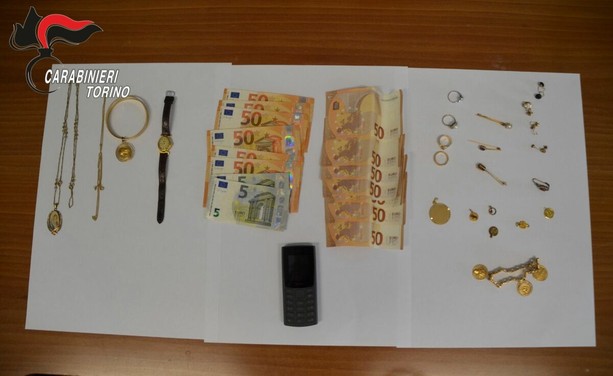 "Suo figlio è malato, servono soldi". Ma l'85enne non ha figli maschi e, insieme ai carabinieri, fa arrestare (di nuovo) una truffatrice [VIDEO]