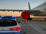 Malpensa, furti nei bagagli dei passeggeri: fermati tre operatori aeroportuali, sequestrati beni di lusso per oltre 300mila euro Malpensa, furti nei bagagli dei passeggeri: fermati tre operatori aeroportuali, sequestrati beni di lusso per oltre 300mila euro