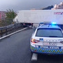 Camion si incastra in autostrada, il tratto tra Arenzano e Genova completamente bloccato Camion si incastra in autostrada, il tratto tra Arenzano e Genova completamente bloccato