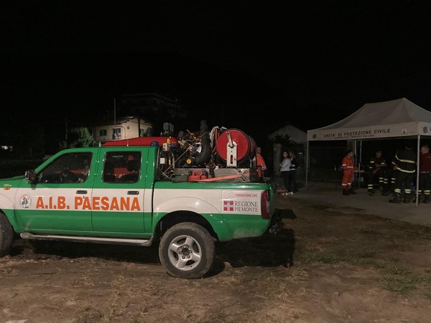 Incendio sul Mombracco: dopo l’intervento dell’elicottero domati i focolai alle Falesie di Leonardo, ma continua il monitoraggio