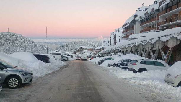 Traffico verso Prato Nevoso in tilt: anche domenica strada aperta ma con limitazioni