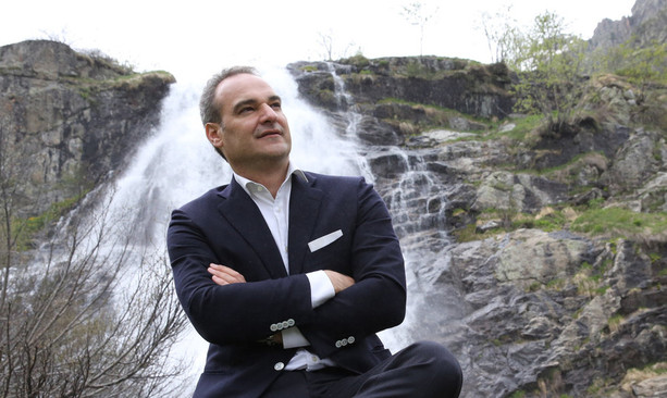 Acqua Eva contro Sant’Anna:  Bertone ha la tachicardia, il giudice  rinvia la discussione del processo Acqua Eva contro Sant’Anna:  Bertone ha la tachicardia, il giudice  rinvia la discussione del processo