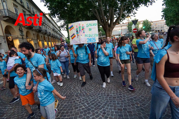 Stasera una StraAsti dal sapore estivo accenderà piazza Alfieri