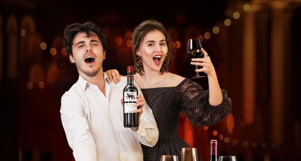 “Opéra Bouffe”: risate, musica e gusto aprono le Fêtes Escoffier 2025 a Villeneuve-Loubet