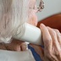 &quot;Ciao nonna, mi ha punto una zanzara e sanguino dalla bocca. Servono 17mila euro per un’operazione&quot;: tentata truffa telefonica a Cairo