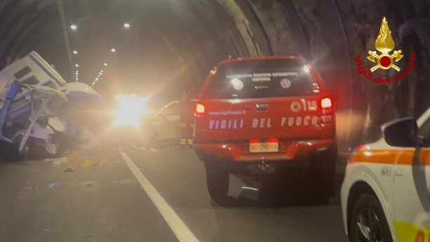 Tragedia sulla Statale 28 a Cesio: muore 68enne di Sanremo dopo violento schianto in galleria tra più veicoli