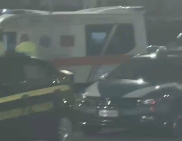FlixBus fermo per oltre due ore sull'A10 a Castellaro: l'allarme di un passeggero fa scattare i controlli, interviene anche il 118