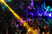 Fuochi artificiali alle 3 di notte e musica fino all’alba, a Sanremo esplode il dibattito sulla movida dell’estate 2026