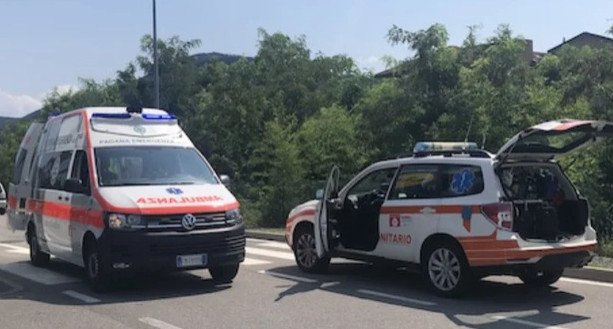 Raffica di incidenti sulle strade del Varesotto: motociclisti a terra a Cassano e Somma, sette persone soccorse sulla 336 di Malpensa