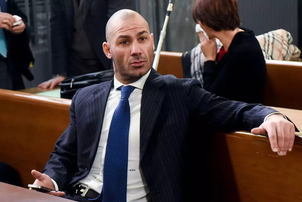 Arrestato Riccardo Bossi: il figlio del fondatore della Lega deve scontare 5 anni e 9 mesi Arrestato Riccardo Bossi: il figlio del fondatore della Lega deve scontare 5 anni e 9 mesi