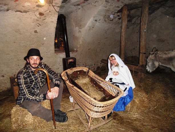 Natale in provincia di Cuneo: un territorio che si accende di tradizione e spettacolo Natale in provincia di Cuneo: un territorio che si accende di tradizione e spettacolo