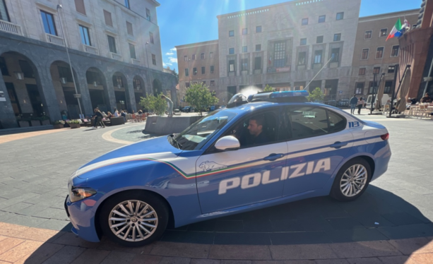 Furto ai distributori automatici all'Art School di Varese: denunciato un uomo, a incastrarlo le telecamere e uno zainetto Furto ai distributori automatici all'Art School di Varese: denunciato un uomo, a incastrarlo le telecamere e uno zainetto