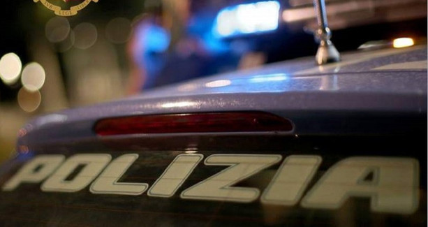 Giovane aggredito a calci e pugni sul treno per Varese: la polizia arresta tre uomini per tentata rapina