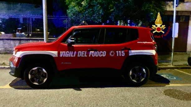 Schianto contro una centralina a Dusino San Michele: auto ribaltata e mezzo paese senza luce