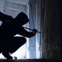 Si trova faccia a faccia con il ladro che gli sta svaligiando la casa, proprietario aggredito a Cremenaga Si trova faccia a faccia con il ladro che gli sta svaligiando la casa, proprietario aggredito a Cremenaga