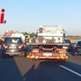 A21, camion fuori strada provoca maxi tamponamento: traffico in tilt tra Felizzano e Alessandria