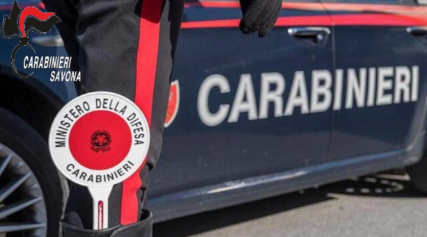 Albenga, tenta di investire un conoscente con un’auto rubata, poi aggredisce i Carabinieri: arrestato Albenga, tenta di investire un conoscente con un’auto rubata, poi aggredisce i Carabinieri: arrestato