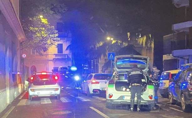 Frontale in via Morandi a Varese, due giovani soccorsi Frontale in via Morandi a Varese, due giovani soccorsi