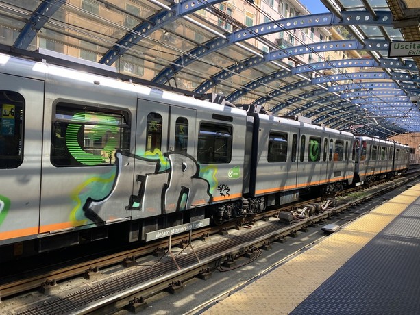 Incidente a Brin, donna investita dalla metropolitana: è in gravi condizioni Incidente a Brin, donna investita dalla metropolitana: è in gravi condizioni