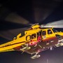 Scontro notturno tra un'auto e una moto sul lungolago di Azzate. Grave un giovane