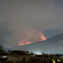 Incendio sul Mombracco, notte di paura: le fiamme verso Revello, ma nessuna evacuazione