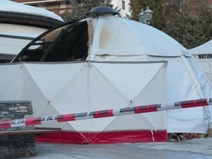 Altro incendio a Crans Montana, a fuoco un gazebo allestito a ricordo delle vittime di Capodanno