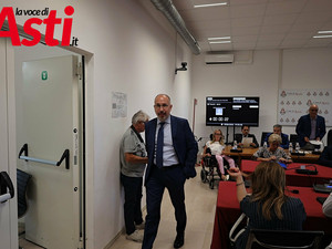 Consiglio sul "caso Rasero": il sindaco esce dall'aula ma la maggioranza lo blinda Consiglio sul "caso Rasero": il sindaco esce dall'aula ma la maggioranza lo blinda