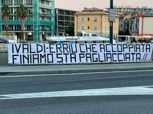 Calcio | Savona. Caso ripescaggio, striscione dei tifosi contro Giulio Ivaldi e Cristina Erriu