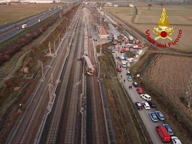 Lodi, deraglia il Frecciarossa: due morti e almeno 27 feriti Lodi, deraglia il Frecciarossa: due morti e almeno 27 feriti