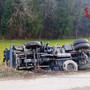 FOTO. Camion si ribalta a Viggiù, illeso l'autista