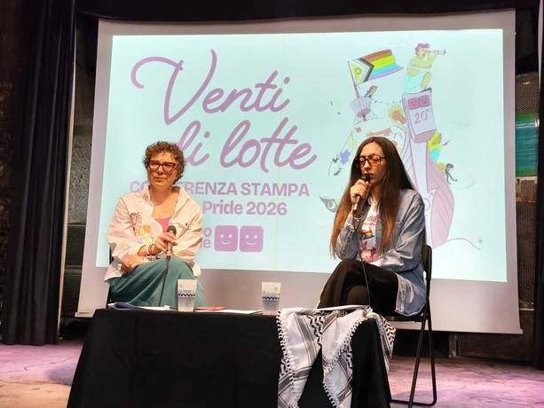 Insulti omofobi sul treno alla co-coordinatrice del Torino Pride, Tarantello sporge denuncia