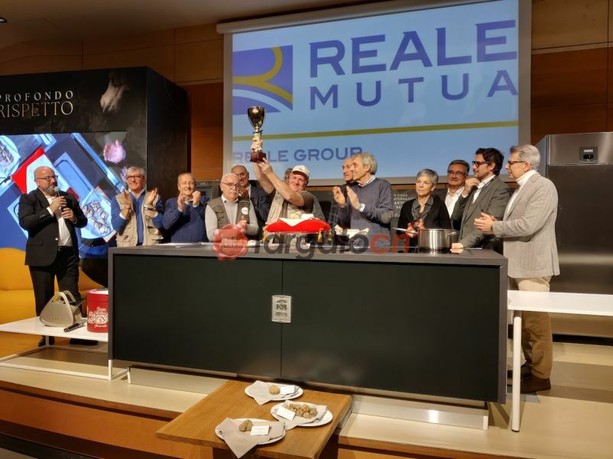 Assegnato all'associazione Tartufai di Alba il &quot;Tartufo Reale&quot; del 2025 [FOTO E VIDEO]
