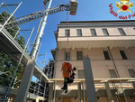 FOTO. Operaio cade da un'impalcatura del cantiere dell'ospedale di Tradate: salvato con l'autoscala dei vigili del fuoco FOTO. Operaio cade da un'impalcatura del cantiere dell'ospedale di Tradate: salvato con l'autoscala dei vigili del fuoco