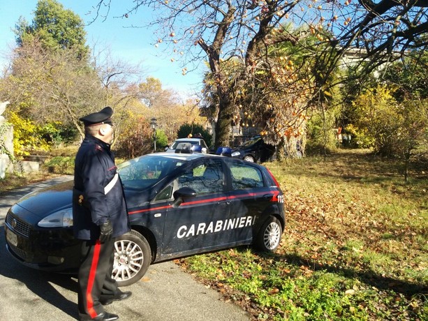 Paura a Rivarolo: bimba di 4 anni esce da sola in strada e si perde. Salvata dalle forze dell'ordine