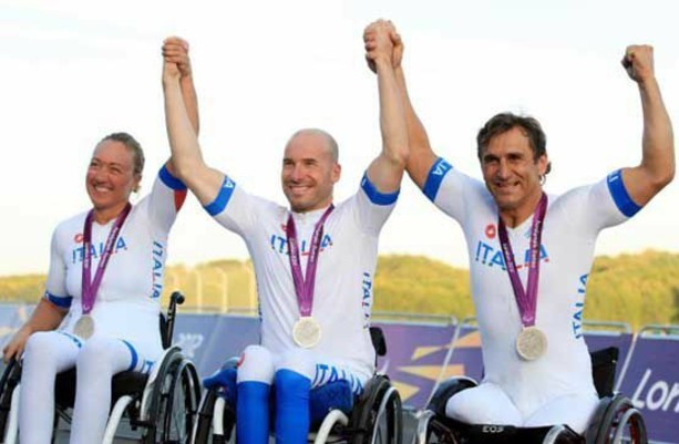 Addio ad Alex Zanardi, il campione che ha insegnato a non mollare mai