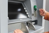 Saronno, esce dalla banca e viene scippato dopo una colluttazione