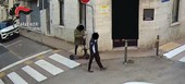 Svaligiarono l'ufficio postale di Villastellone legando la direttrice alla sedia: tre rapinatori incastrati dalle immagini delle telecamere