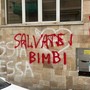 “Salis nazista”, “Salvate i bimbi”: scritte shock sui muri di tre scuole genovesi