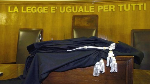 &quot;Il Napoli batte la Juve&quot; e scatta la violenza domestica: 3 anni e 4 mesi a un carabiniere di Torino che ha preso a pugni la moglie